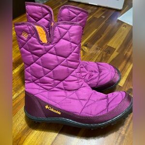 NWT Columbia Women's Magenta Quilted Boots waterproof.